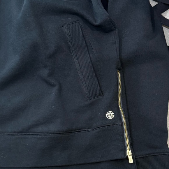 Lilly Pulitzer Luxletic Beach Comber Pullover - Picture 8 of 11